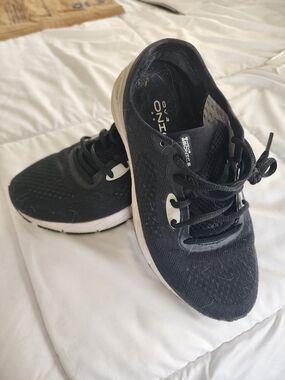 Under Armour HOVR SONIC 5 Black Mesh Running Shoes with White Logo